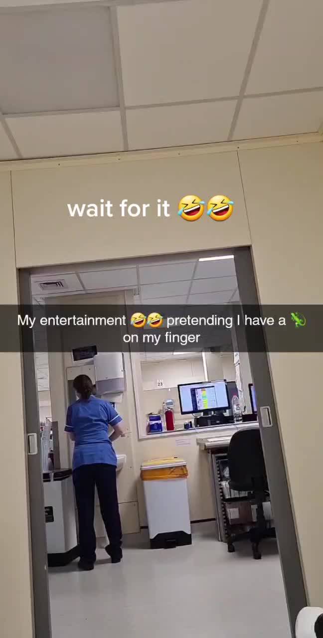 @hayleydale31 #hospital #bored #boredinaroom #ill #longwait #intertainment #myse…